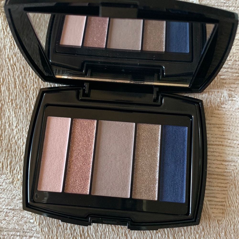 Lancome Color Design Palette 
Lancome Loves Women Cool
.07 oz.  **NEW**